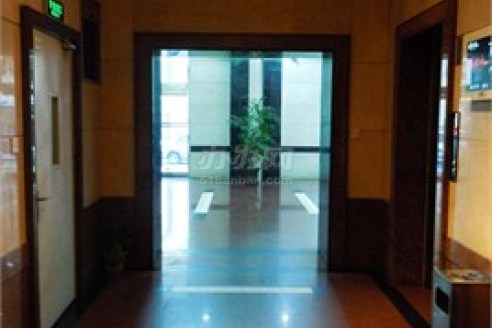 新上海城市广场电梯厅